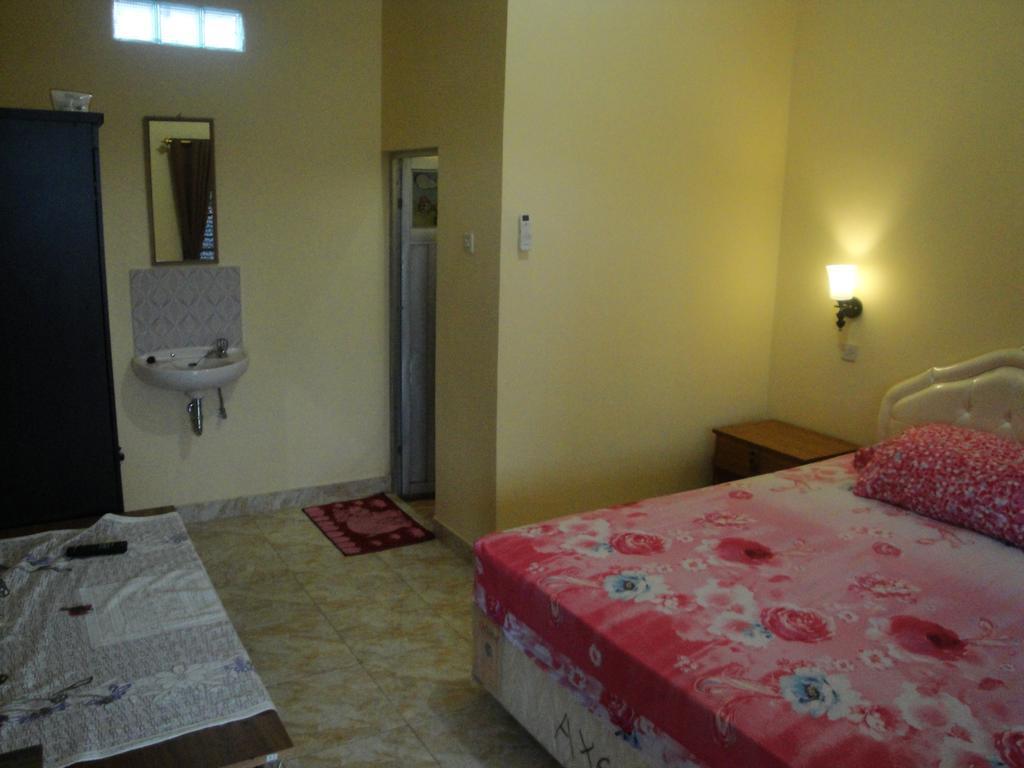 מטאראם Puji Homestay מראה חיצוני תמונה