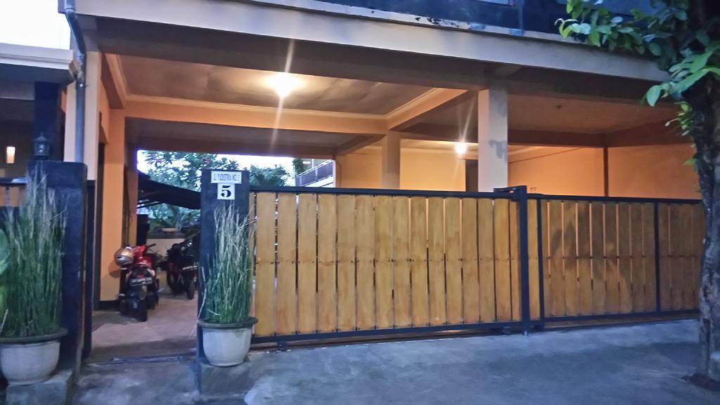 מטאראם Puji Homestay מראה חיצוני תמונה